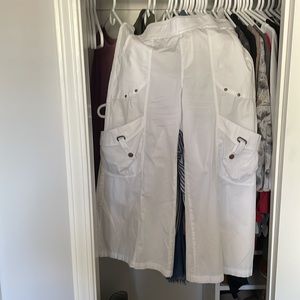 White light weight wide leg capri